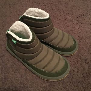 Sanuk puffer boots